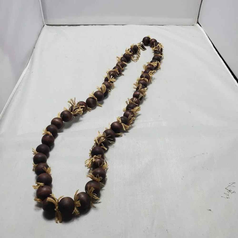 Vineyard vines wood brown beads & string necklace - Picture 4 of 5